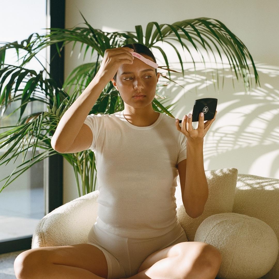 Pros of Shaving Your Face As A Woman