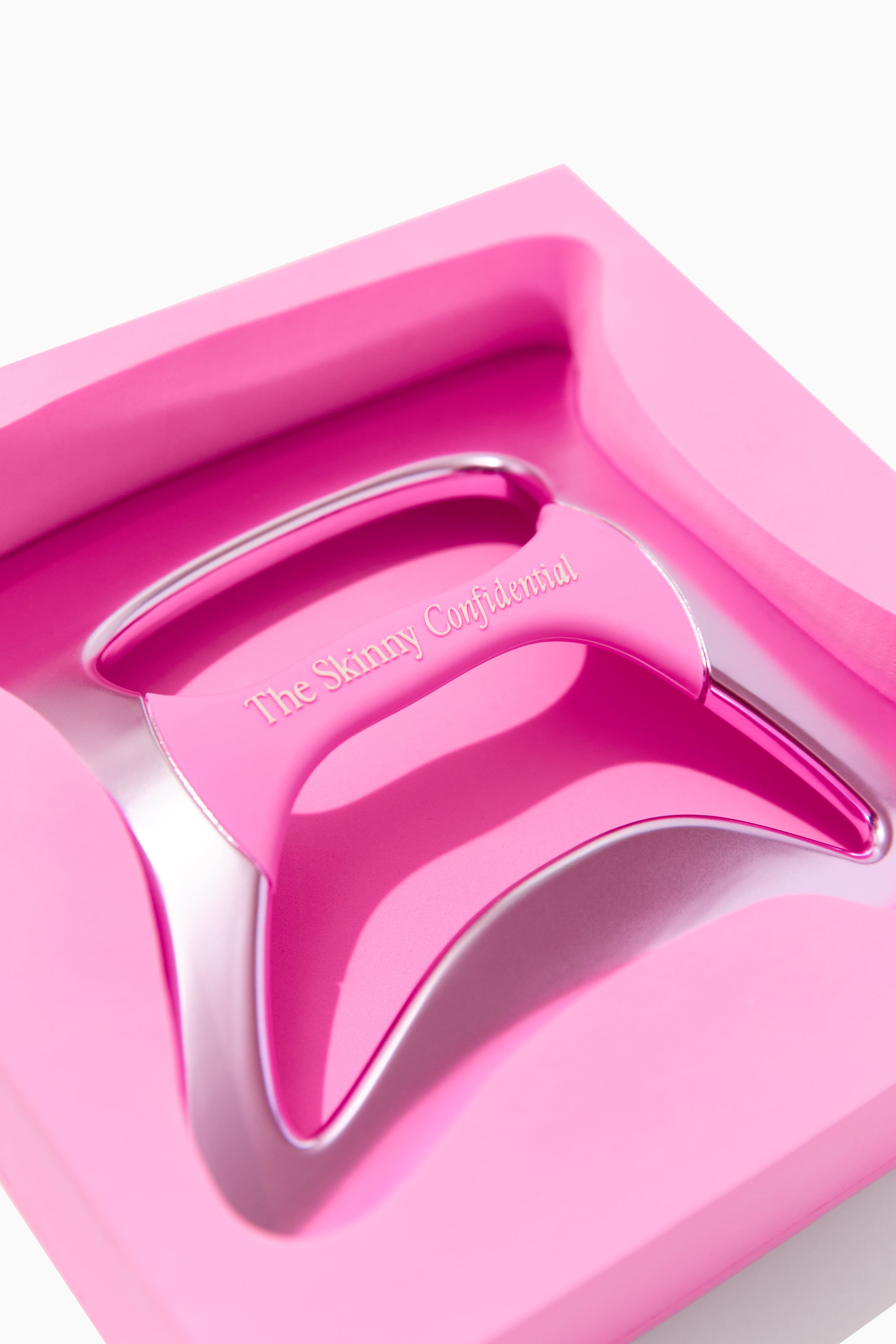 pink beauty tool The Skinny Confidential packaging
